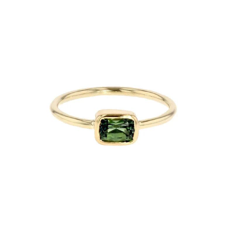 women’s gemstone engagement rings-Classic Green 14K Gold Ring w. Sapphire