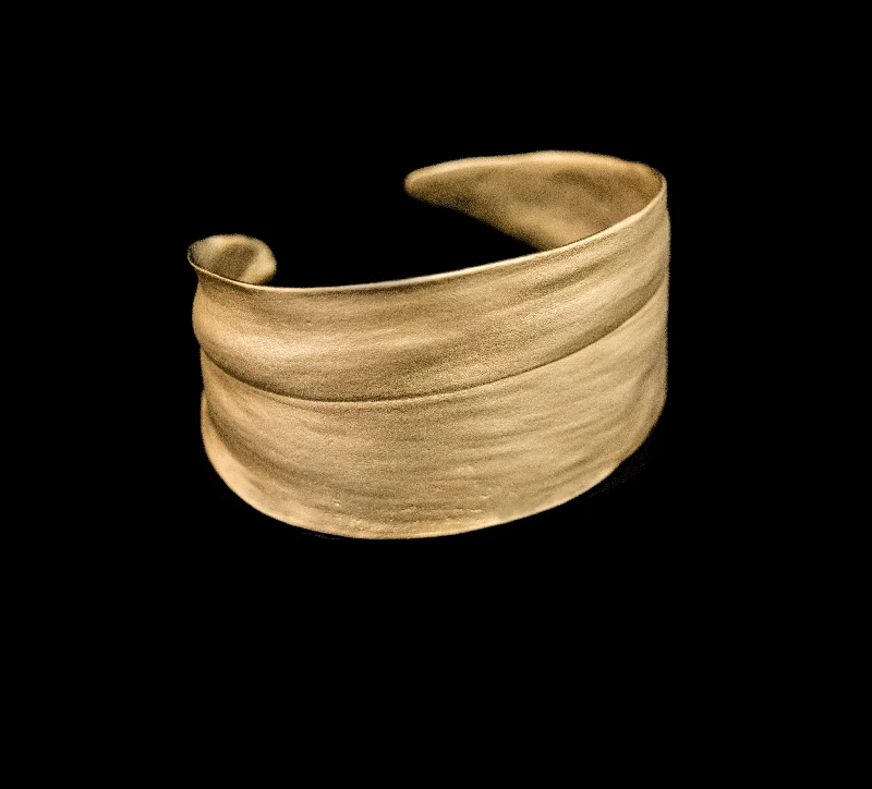 women's spiritual bracelets-Cordyline Gold Cuff