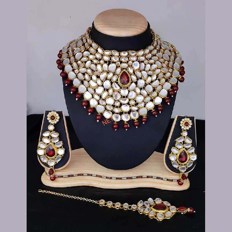 women’s lucky charm necklaces-Lucentarts Jewellery Gold Plated Kundan  Necklace Set With Mangtikka