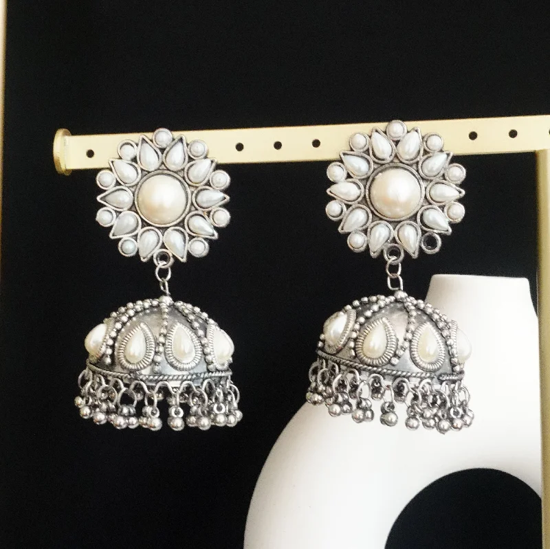 women's wedding earrings-White flower jhumka